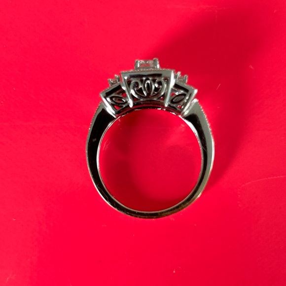 NWT 14kt Vera Wang diamond ring. Excluded from bundle discounts - Picture 7 of 13